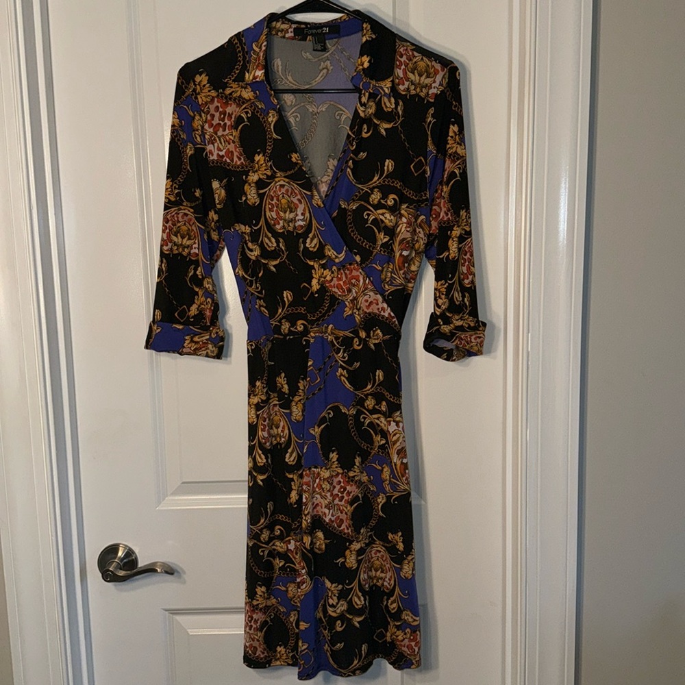 FOREVER 21 DRESS! Size Large. Black and Gold with Paisley print.